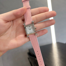 �ۼҽ���Hϵ���R�˷��Εr��С̖Ů��ʯӢƤ��Ů���ֱ�һ�����l