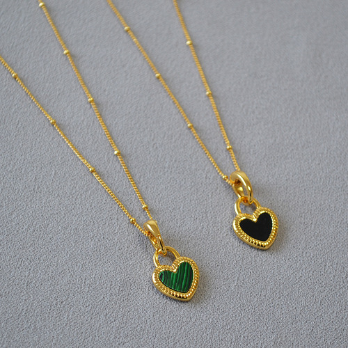 Japanese and Korean fashion, niche design, influencer, minimalist, exquisite, retro, black and white, double-sided heart pendant, beaded chain necklace for women