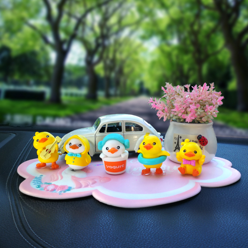 Nuevo adorno de coche creativo rojo neto dibujos animados pequeño pato amarillo adorno de coche consola central lindo lindo pato recto