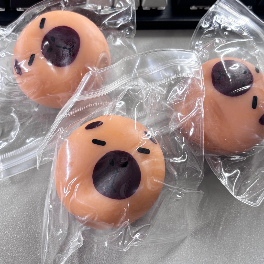 Red celebridad cambiando de ropa pato pellizco música de ventilación juguetes descompresivos dibujos animados animales descompresivos barracas de regalo extraño nuevo