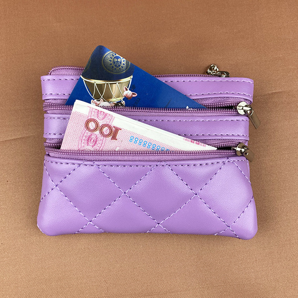 Small clutch bag with diamond pattern