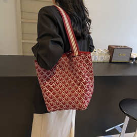 时尚百搭单肩包黑白大容量购物袋子手提包单肩条纹针织撞色托特包