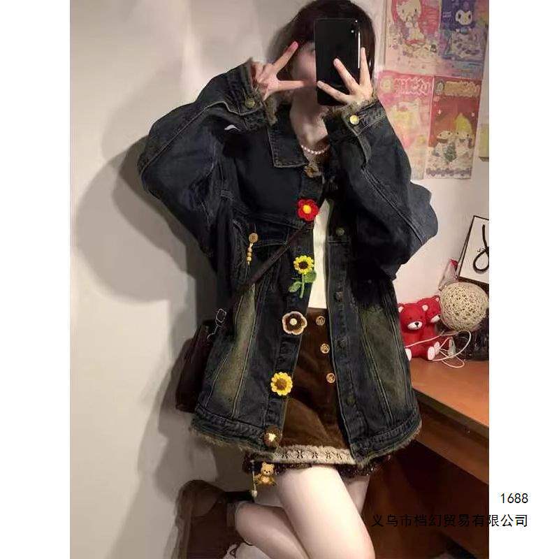 Retro distressed washed denim jacket for women, new autumn 2026 style, loose fit, angel red jacket top.