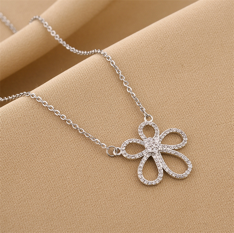 Collar de acero de titanio para mujeres simple y versátil estilo ligero de lujo nicho diseño de alta calidad no decoloración joyería de cadena de clavícula al por mayor