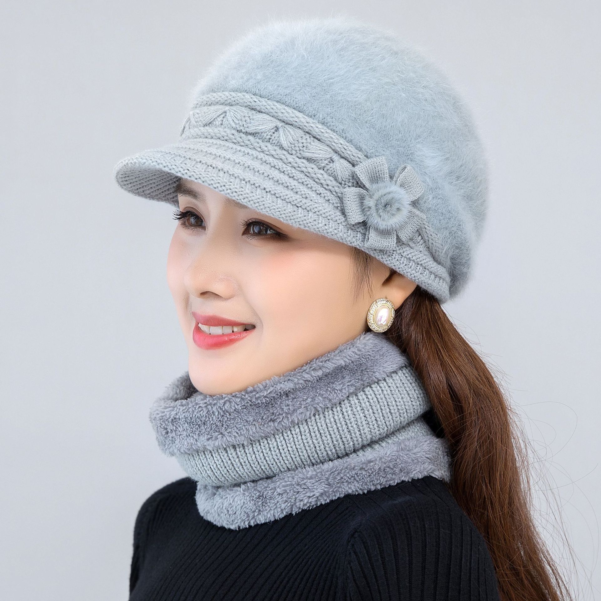 (Light hat) Gray