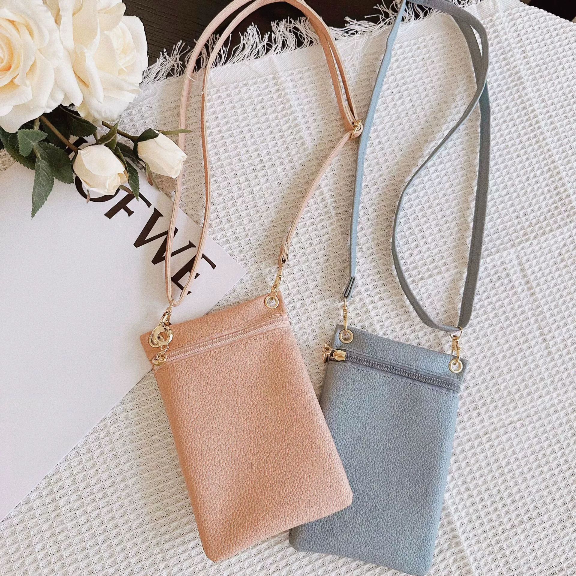 Sınır ötesi sıcak satış 2024 sonbahar ve kış yeni hakiki deri kadın çantası mini crossbody çanta basit küçük kare çanta yumuşak inek derisi cep telefonu çantası