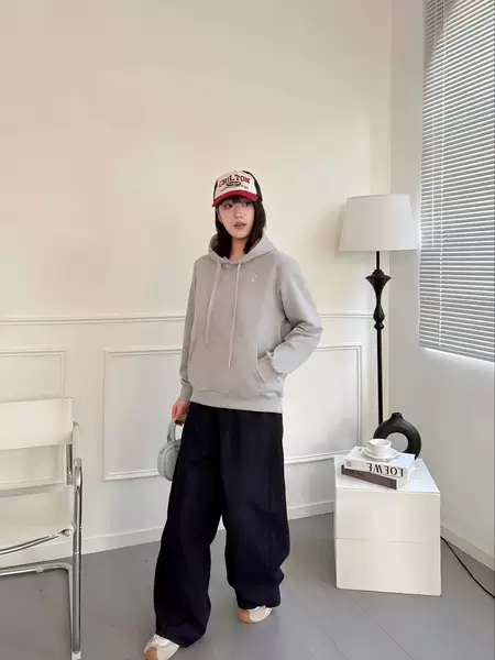 Spring and Autumn Basic Hooded Sweatshirt for Women, Small Logo Drawstring Hoodie, Loose Casual Sports Pullover Top