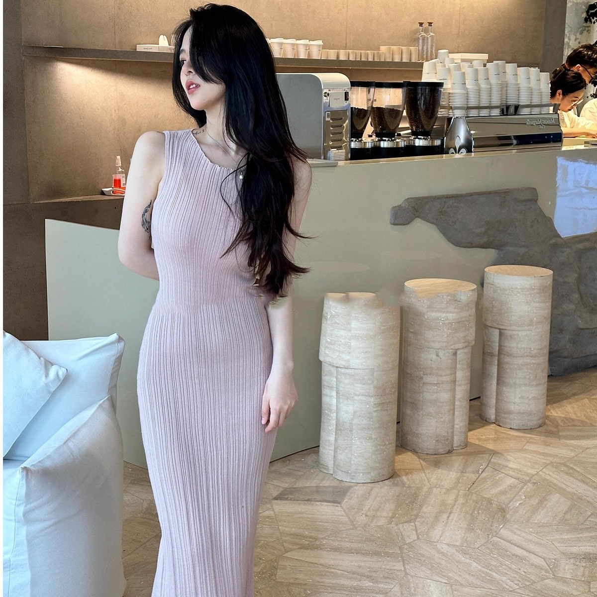 法式无袖圆领针织连衣裙女2025夏季新款气质修身收腰显瘦长款裙子