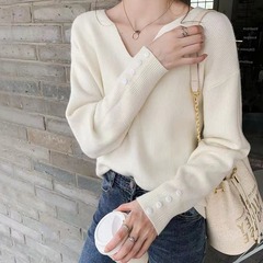 Vネックセーター女性2024春の新しいゆるい怠惰な風が上着のデザイン感を感じている