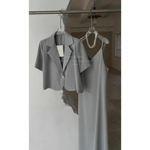 2025 fashionable new all-matching solid color collar all-matching suspender skirt + loose short-sleeved suit coat two-piece women's trend