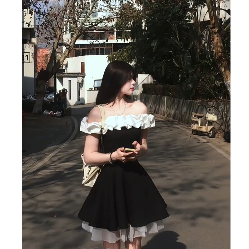 French-Style Hepburn One-Shoulder Dress for Petite Women, Color-Blocking, Waist-Cinching, Ballet-Style Puffy Short Skirt for Summer