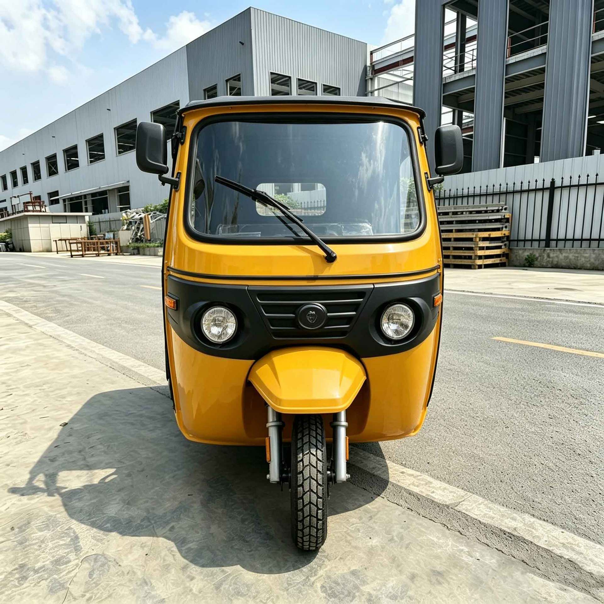 Fuel-Powered Passenger Tricycles for Export to Africa, Durable and Wear-Resistant with Large Space, Popular for Cross-Border Trade, Fuel-Efficient Passenger Vehicles