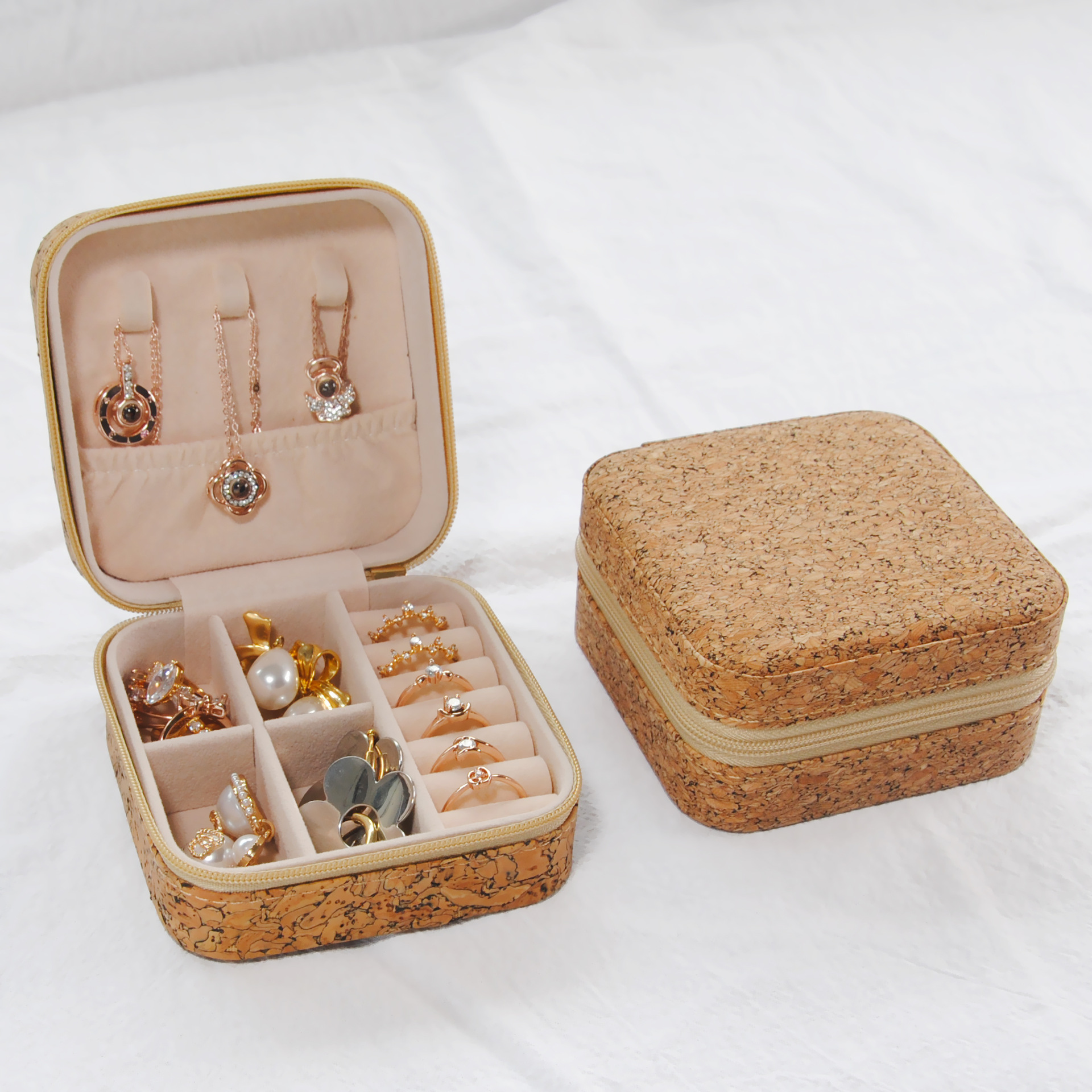 Pu caja de almacenamiento de joyería fabricantes de pendientes collares embalaje de joyería caja de almacenamiento anillo casero caja de joyería portátil