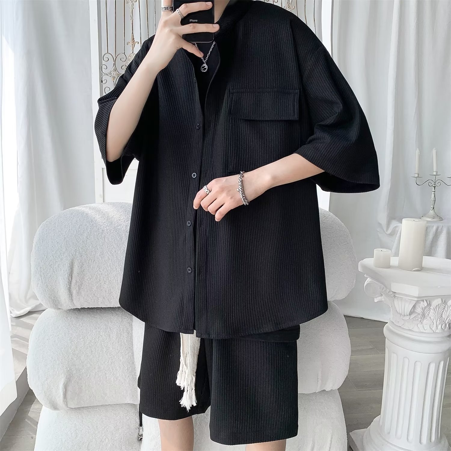 2024 nuevo estilo de moda estilo de Hong Kong de alta calidad traje de caída de seda de hielo pantalones cortos de camisa de manga corta para hombres control de dos piezas para hombres