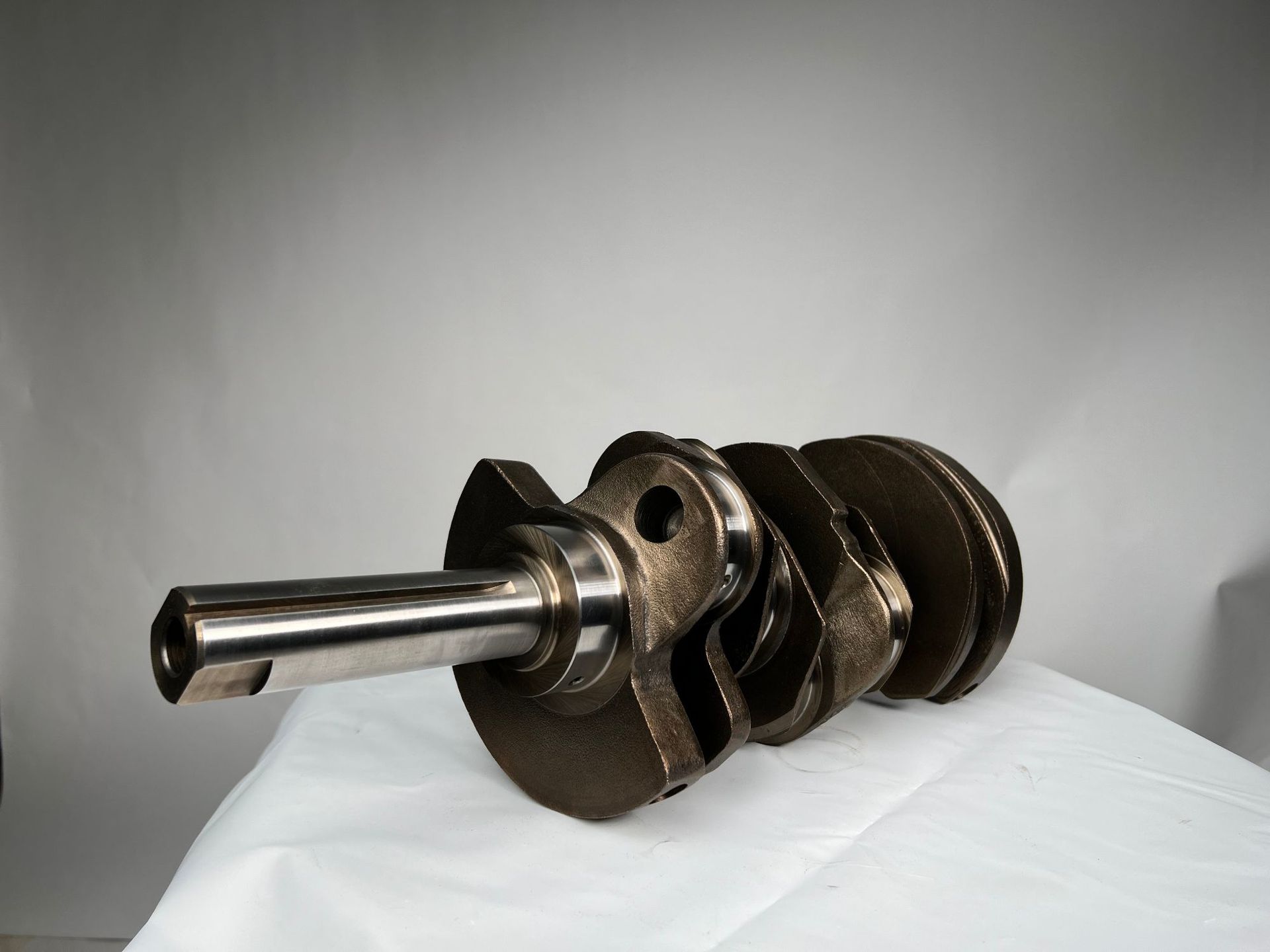 Crankshaft is suitable for Nissan v9x 8200945509B diesel engine parts factory direct sales