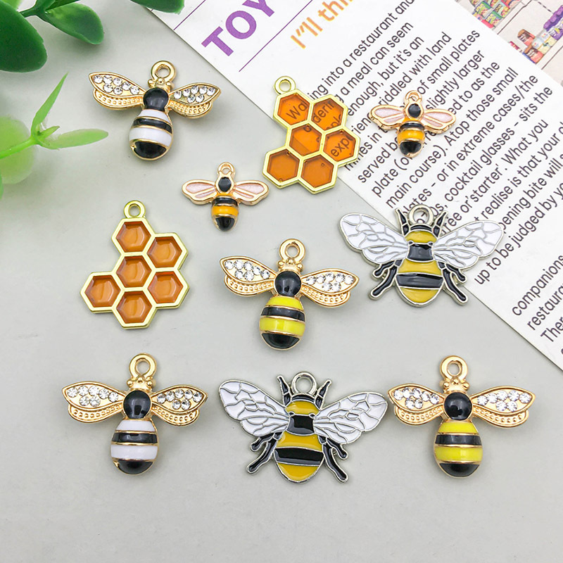 2g Weight Pendant Jewelry Making Type DIY Jewelry Accessories Classification 5 Models, 2 Each, 10/Bag Quantity Alloy Material Bee Pattern Cartoon Style Style Enamel, Enamel Craft Yellow Color 5 Models, 2 Each, 10/Bag Alloy Bee Pendant DIY Jewelry Accessories 7