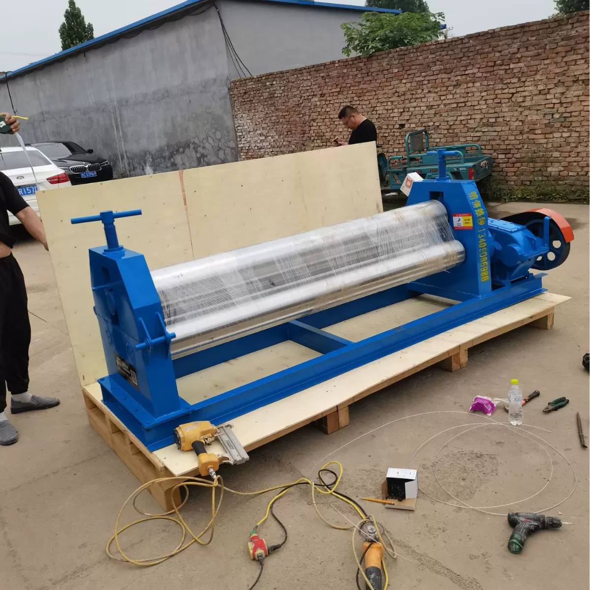 小型卷板机10*2000半自动卷板机电动卷圆机跨境卷板机三辊通用