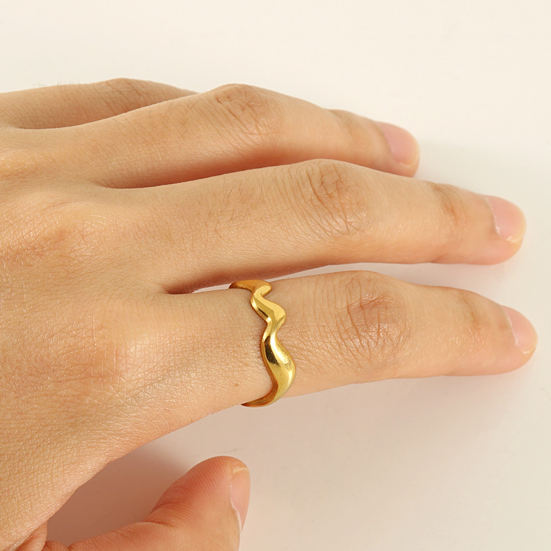 El anillo irregular del acero Titanium del estilo 18K de los ins De La Frontera acanaló el anillo ajustable abierto del acero inoxidable del anillo llano para las mujeres