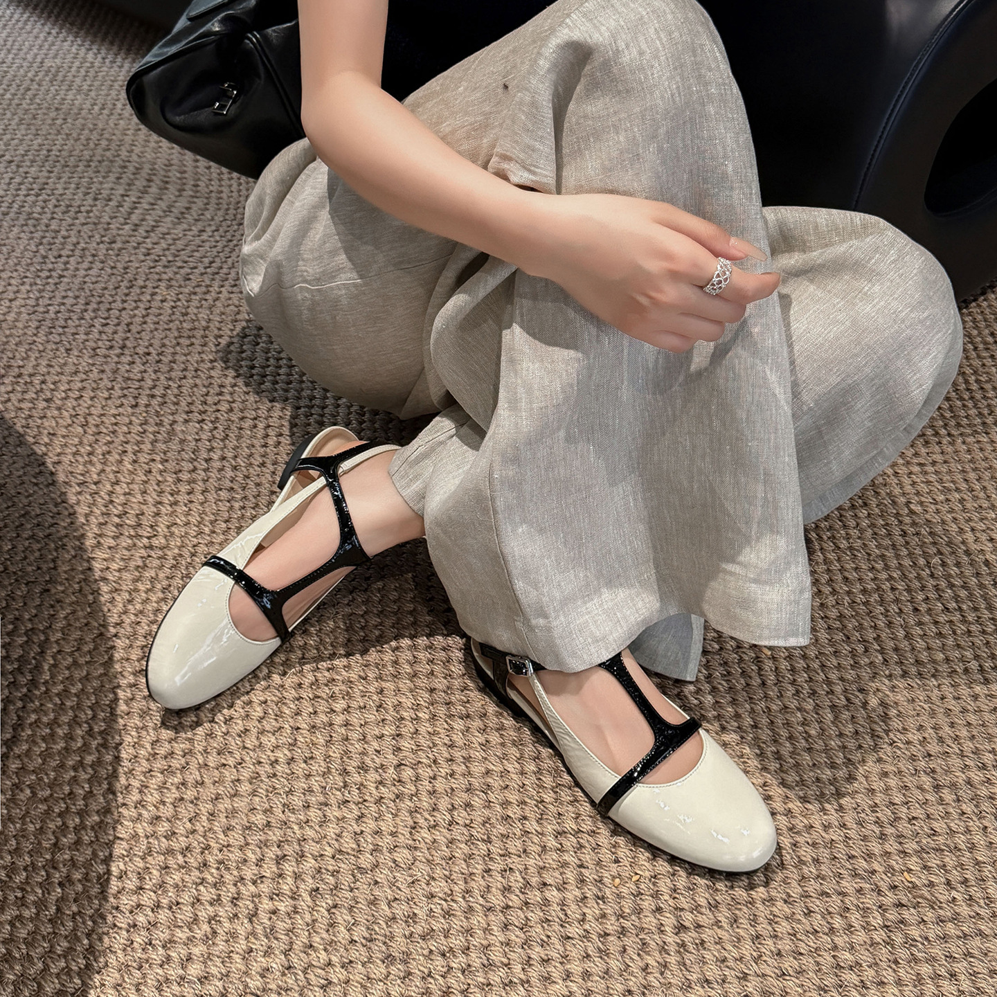 Sandal nữ quai chữ T đế bệt phối màu thời trang — đen