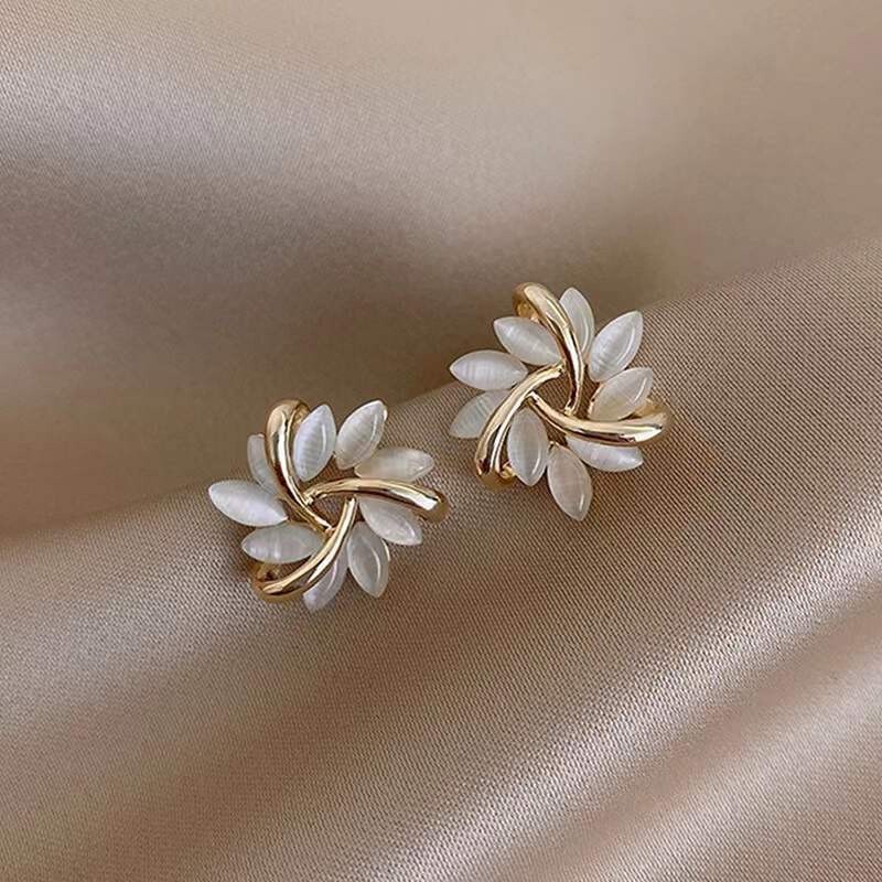 New 2025 Fashion Cat's Eye Stone French Petal Earrings for Women, Korean Style, Simple and Elegant, High-End Earrings Wholesale