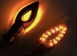 Fábrica al por mayor del sudeste asiático accesorios de modificación de motocicleta hueco en forma de corazón luz de dirección LED señal 12V universal