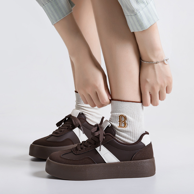 Otoño nuevos zapatos de entrenamiento alemán de suela gruesa pareja de zapatos deportivos casuales de moda coreana zapatos blancos de mujer F8862 image 4