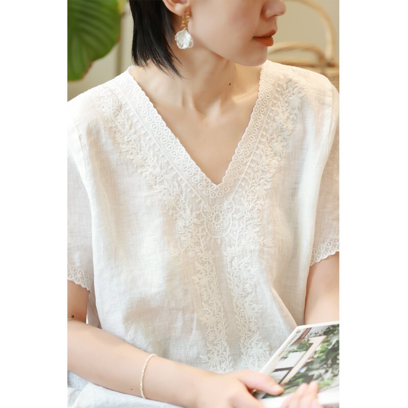 French Retro All-Linen White Embroidered Lace Slimming Look V-Neck Short-Sleeved Shirt for Women 2026 Summer New French Retro All-Linen White Embroidered Lace Slimming Look V-Neck Short-Sleeved Shirt for Women 2026 Summer New