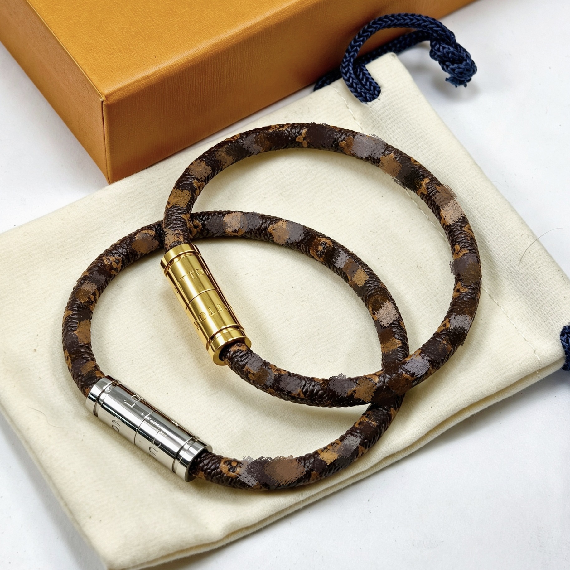 Directly from the manufacturer, printed leather belt and wrist strap chain for men and women, alloy buckle, popular cross-border product, eco-friendly stainless steel material
