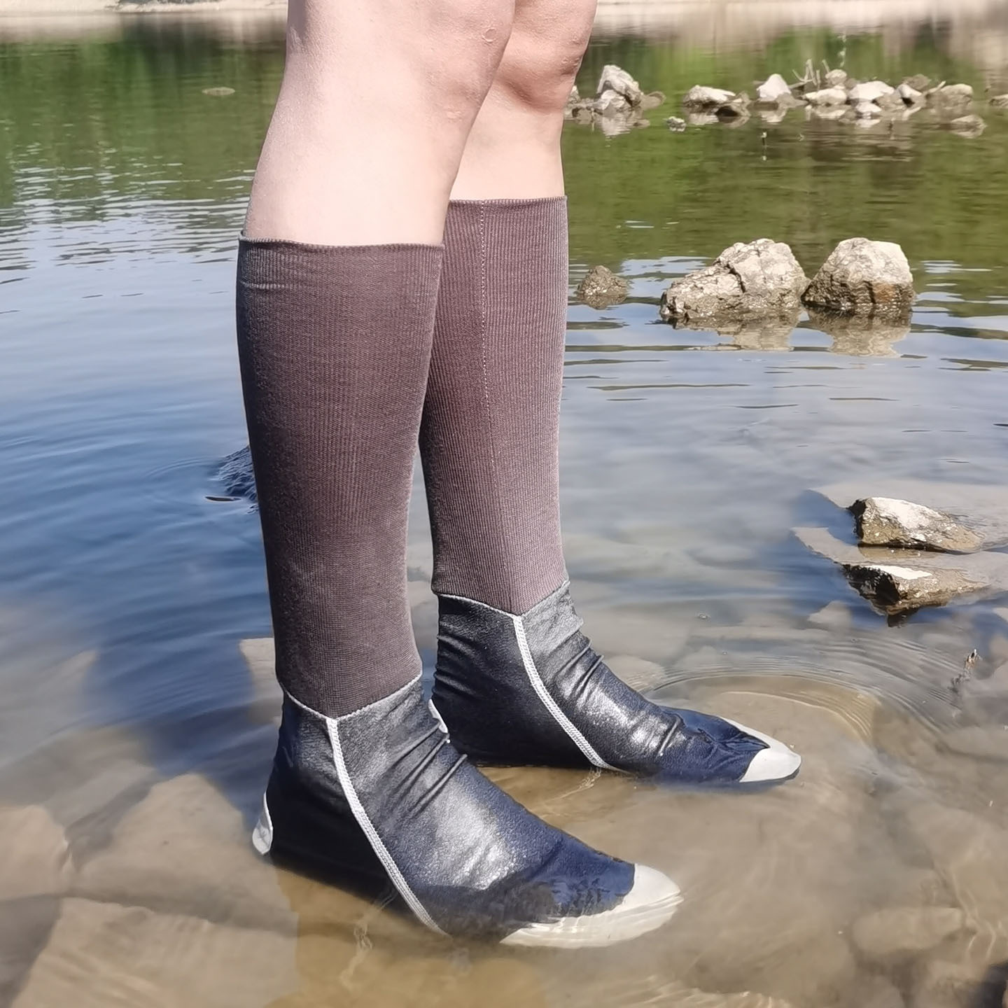 Rice planting shoes for men and women, shoes for paddy fields, beachcombing, lotus root harvesting, river trekking, cut-resistant and leech-resistant work shoes, high-top and long-top desert shoes.