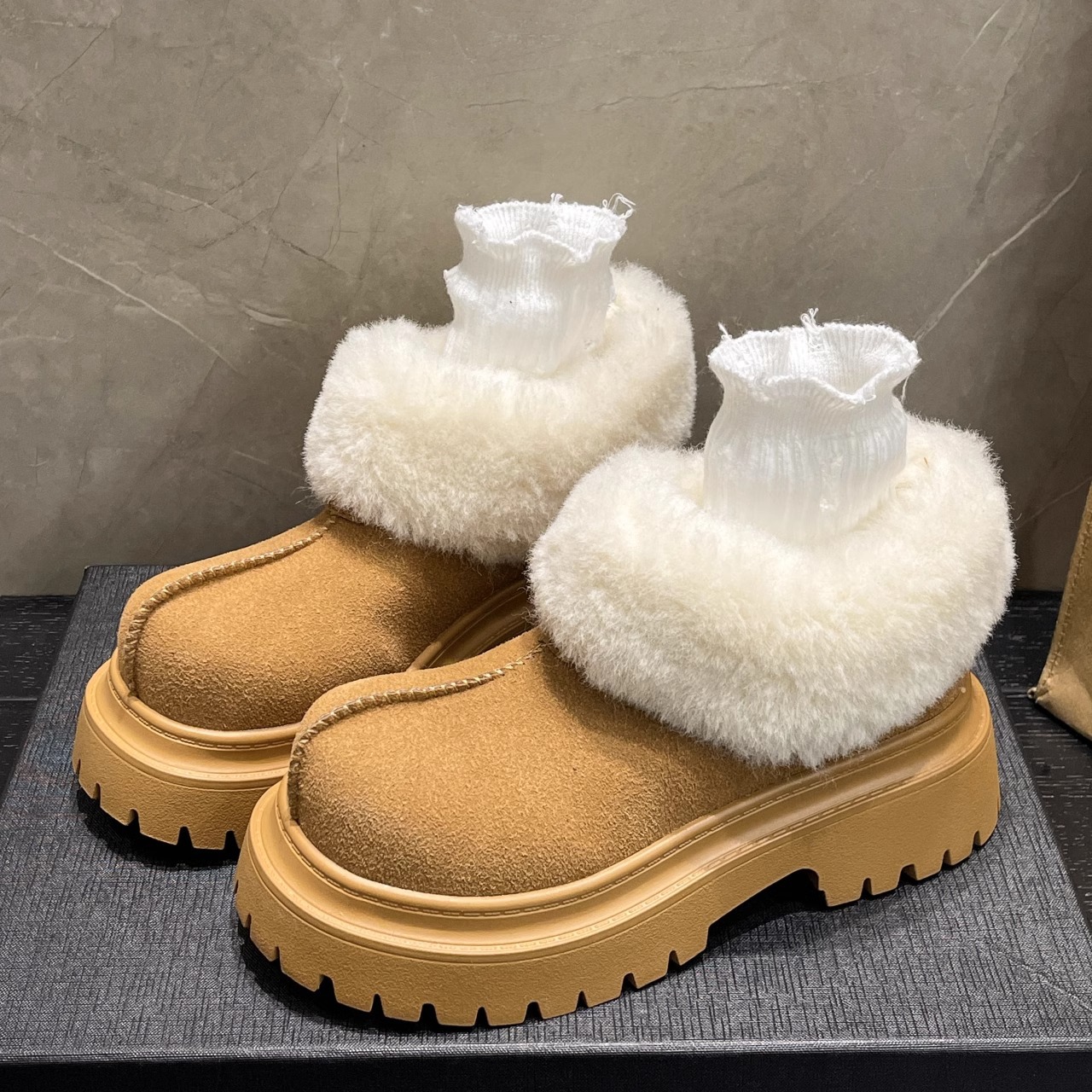 2023 Winter New Leather and Fur Integrated Bread and Fur Shoes with Plush and Warm Snow Boots_voghion.com