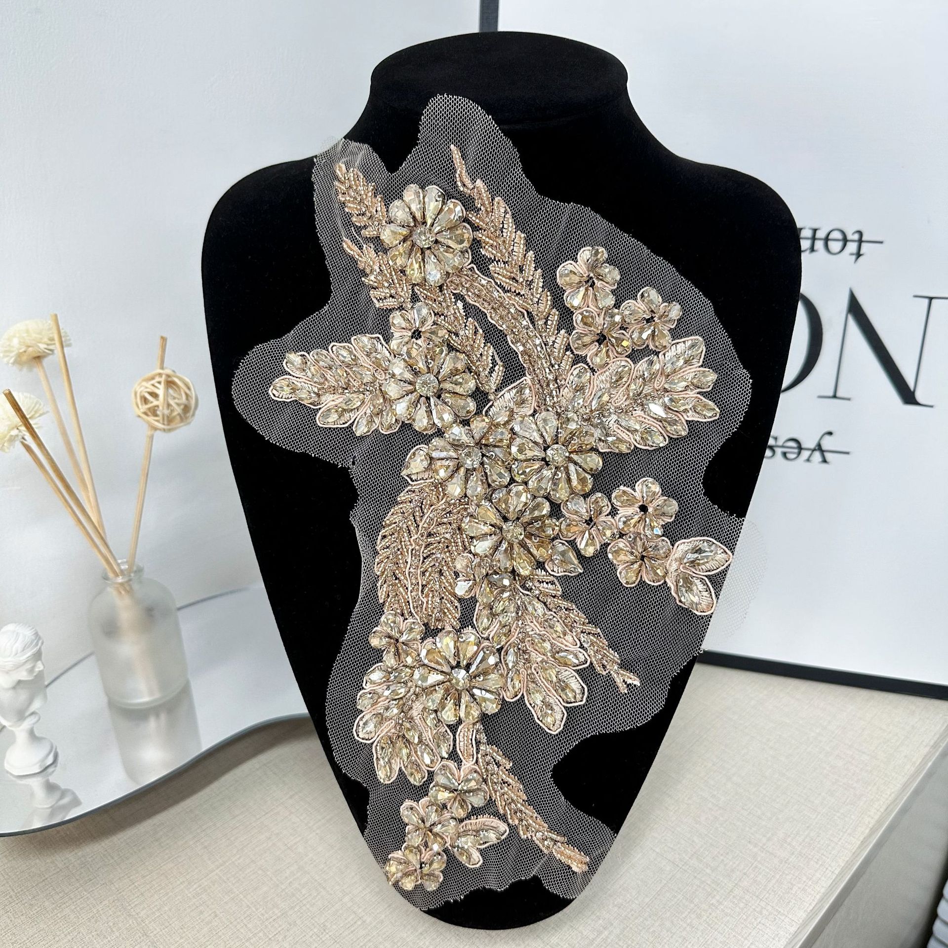 Tejido de vidrio pesado bordado mano clavado cuentas de cristal en collar flor de collar vestido de boda decoración accesorios DIY image 9