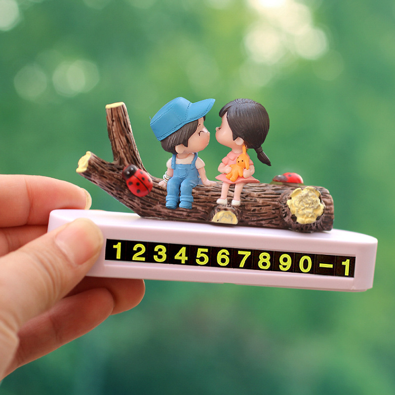 Coche pareja muñeca decoración placa de estacionamiento automóvil estacionamiento temporal placa de número de teléfono de automóvil móvil celebridad de Internet dibujos animados mujer