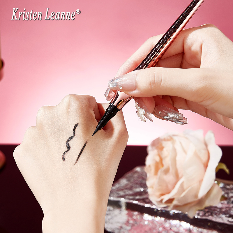KRISTEN LEANNE Black Technology ist leicht zu greifen und liegt gut in der Hand Matt verwischt nicht so leicht Extrem dünner Eyeliner-Stift_voghion.com
