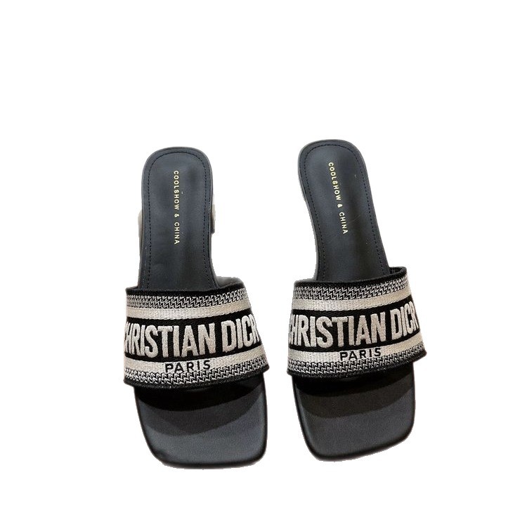 Letras bordadas de talón grueso una palabra zapatillas frías para mujeres 2026 verano nuevo temperamento francés zapatillas de talón medio image 5