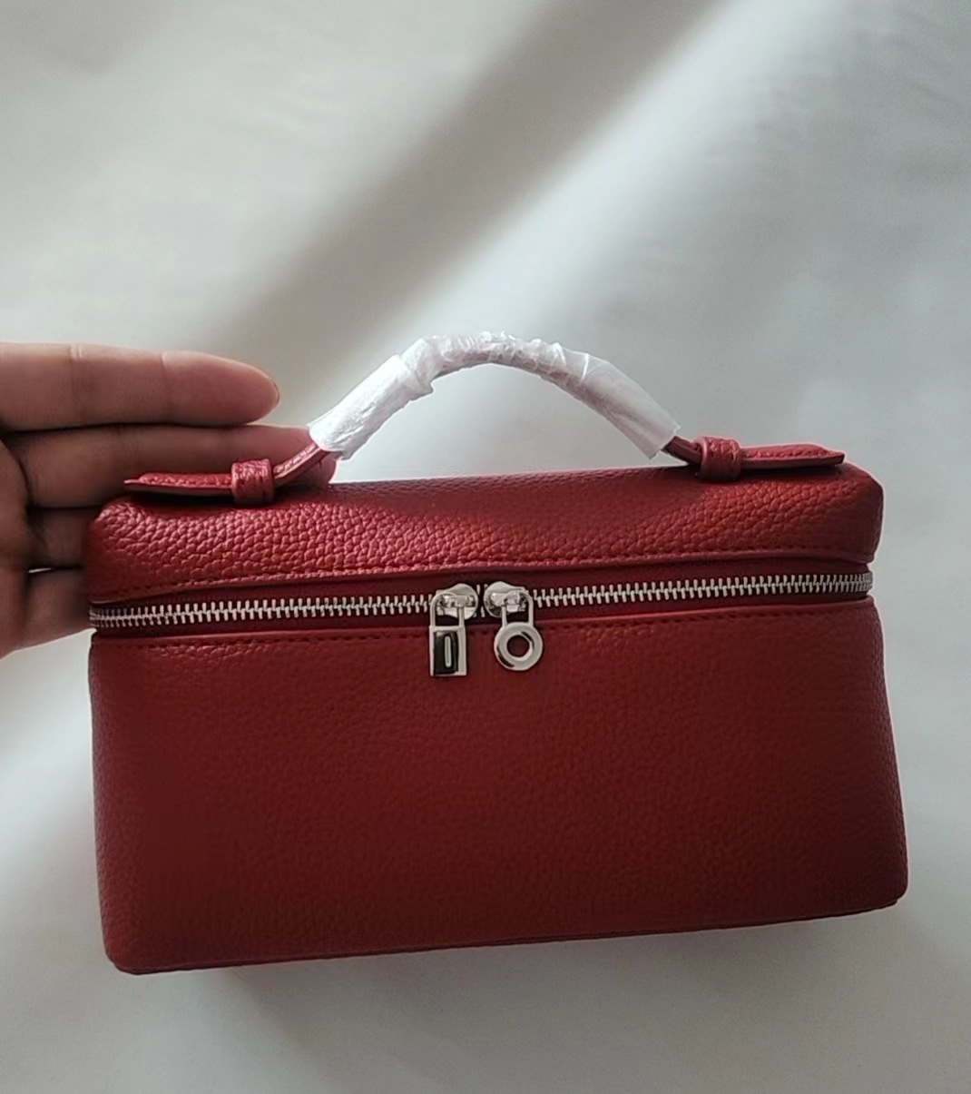 Red [hardware without letters]]