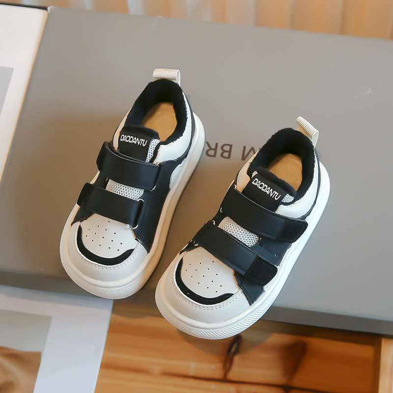 Plyschiga sportbrädeskor för flickor, 2023 höst och vinter nya pojkar, bebisar, flickor, lågskurna casual vita_voghion.com