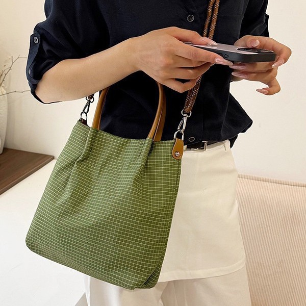New Plaid Nylon Handbag and Crossbody Bag, Large Capacity, Simple Commuter Shoulder Tote Bag, Wholesale from Manufacturer