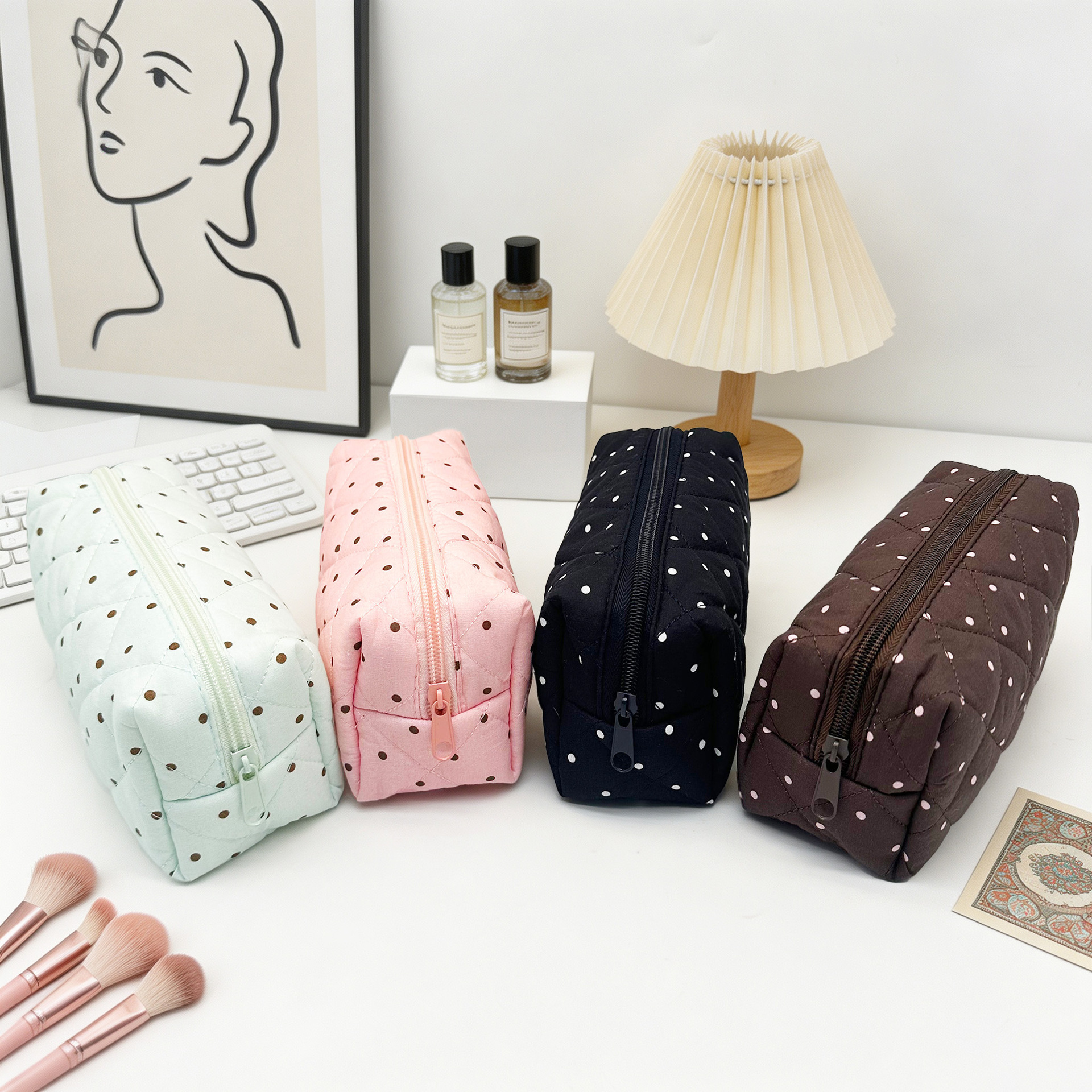 Cross-border bestseller large-capacity portable makeup bag for women, niche design polka dot storage bag for lipstick and cosmetics