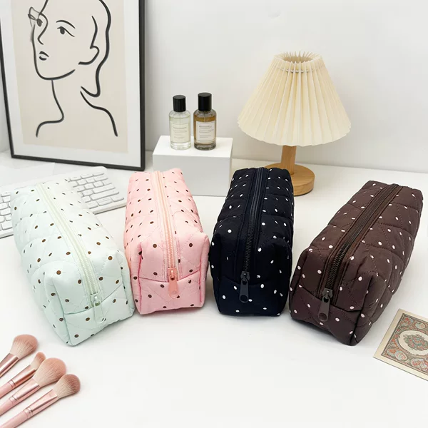 Cross-border bestseller large-capacity portable makeup bag for women, niche design polka dot storage bag for lipstick and cosmetics