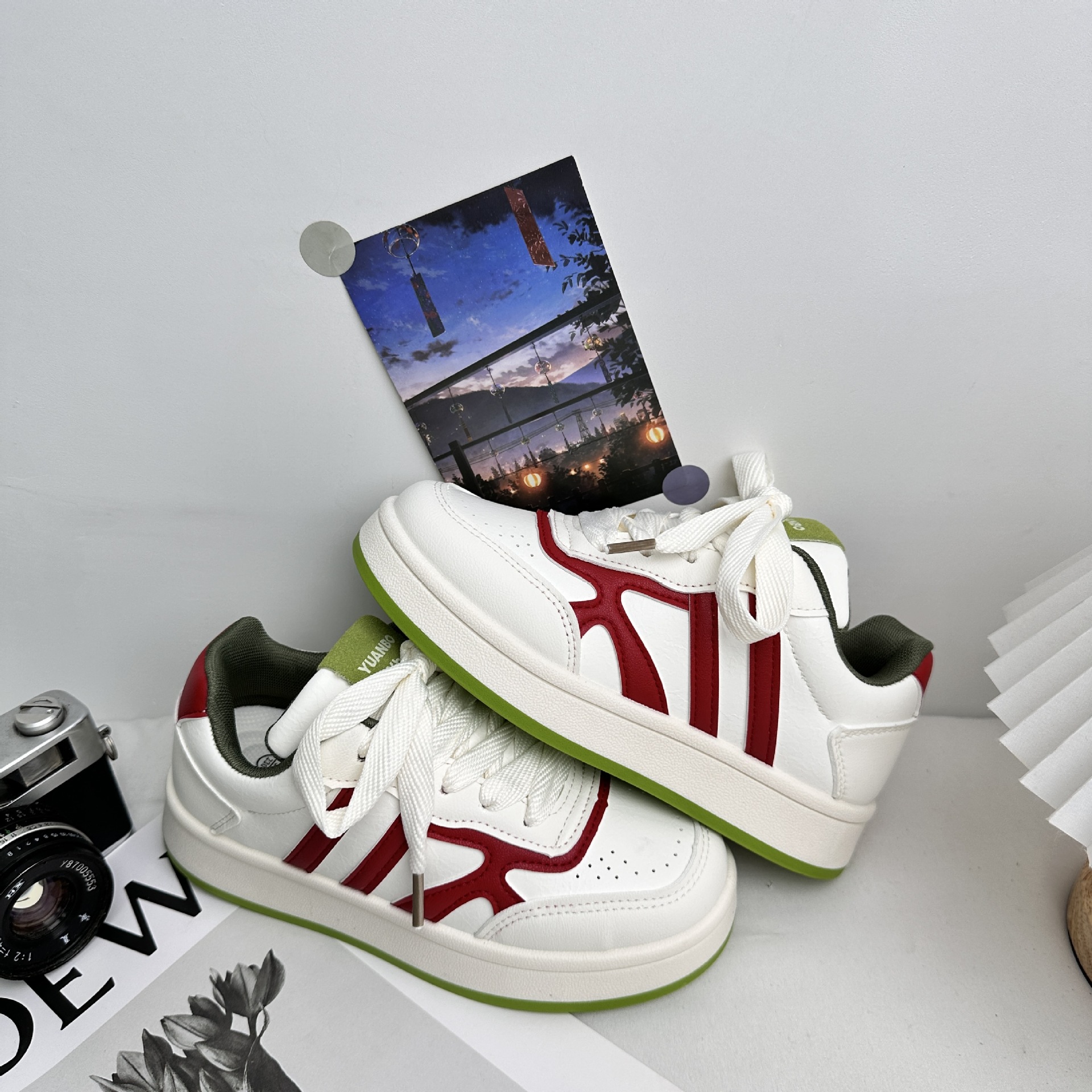 Zapatillas de deporte para estudiantes de primavera de onda lejana, tendencia de todo fósforo para mujer, zapatos blancos Harajuku 2025 nuevos zapatos de lona coreanos en nombre del cabello