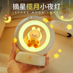 創意新商品の可愛い雰囲気ランプ女子学生の誕生日プレゼントネットの赤い置物は星を取って月を取って子猫の小夜灯をたたいます。