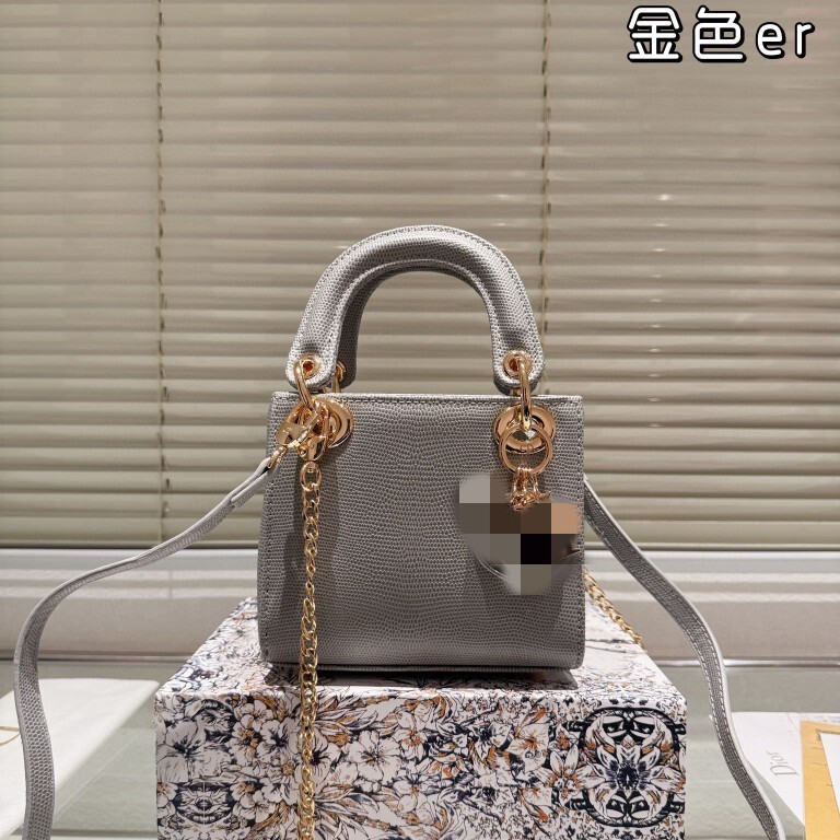 Genuine Leather Women's Bag 2025 New Crossbody Versatile Pearl Fish Skin Princess Diana Bag Handbag High-End Chain Bag Genuine Leather Women's Bag 2025 New Crossbody Versatile Pearl Fish Skin Princess Diana Bag Handbag High-End Chain Bag