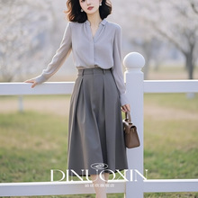 ������֪����һ���׸��p��Ů�bͨ�ڻ�ɫ�����r������ȹ�����b