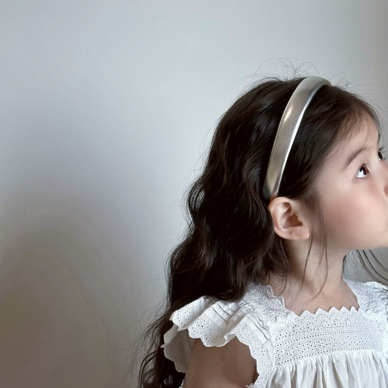 シンプルな気質の銀色の明るい顔の子供のカチューシャの赤ちゃんのカチューシャのボタン|undefined