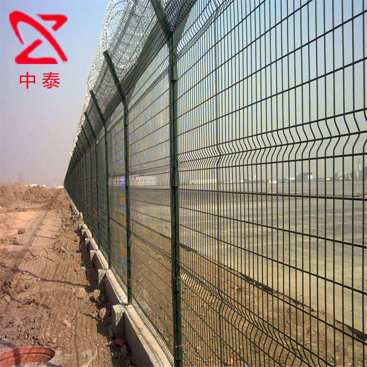 钢方管边框50mm*30mm*1.5mm  12号铁丝刺绳  热浸镀锌浸塑钢框网