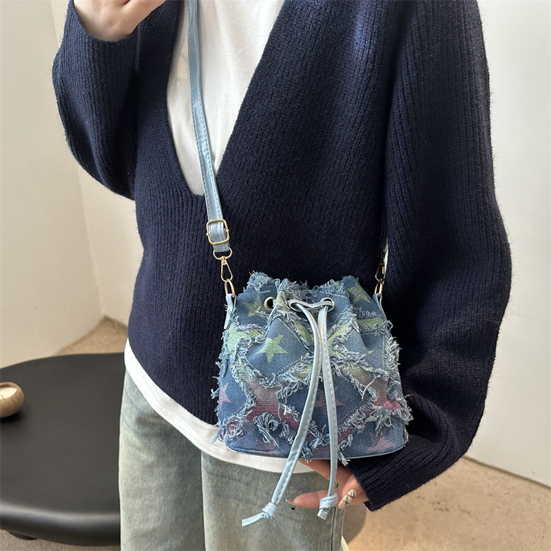 2024 invierno nuevo diseño de moda de gran capacidad bolso ocio de hombro de moda de mujer simple viaje bolsa de cubo portátil