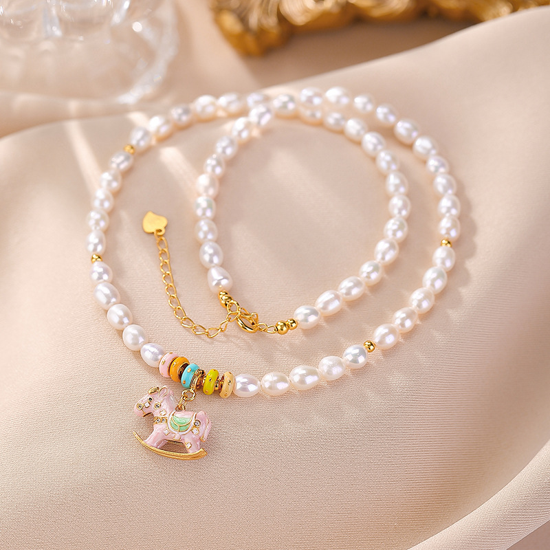 Vòng cổ ngọc trai nước ngọt tự nhiên bạc S925 men màu họa tiết ngựa gỗ — Một chiếc