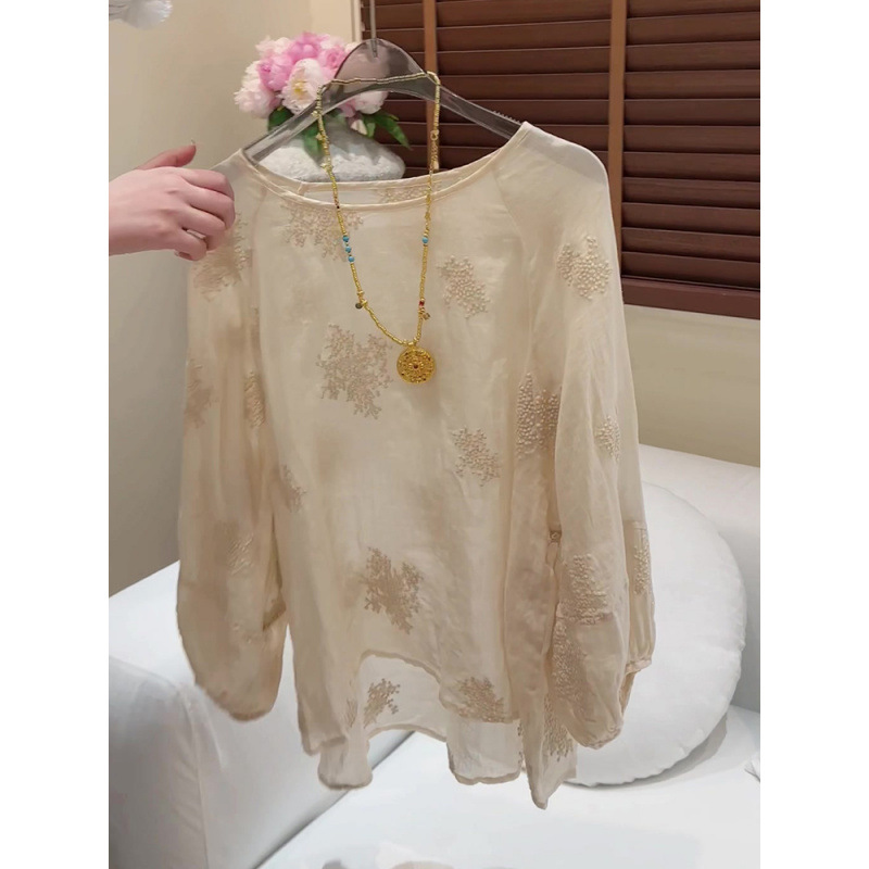 Retro design fashionable shirt with a round collar
