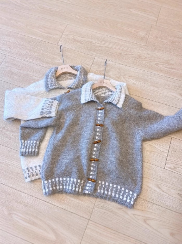 24 invierno Puyuan hebilla de madera con solapa suéter de color contraste chaqueta para mujeres 2024 otoño y invierno nuevo estilo
