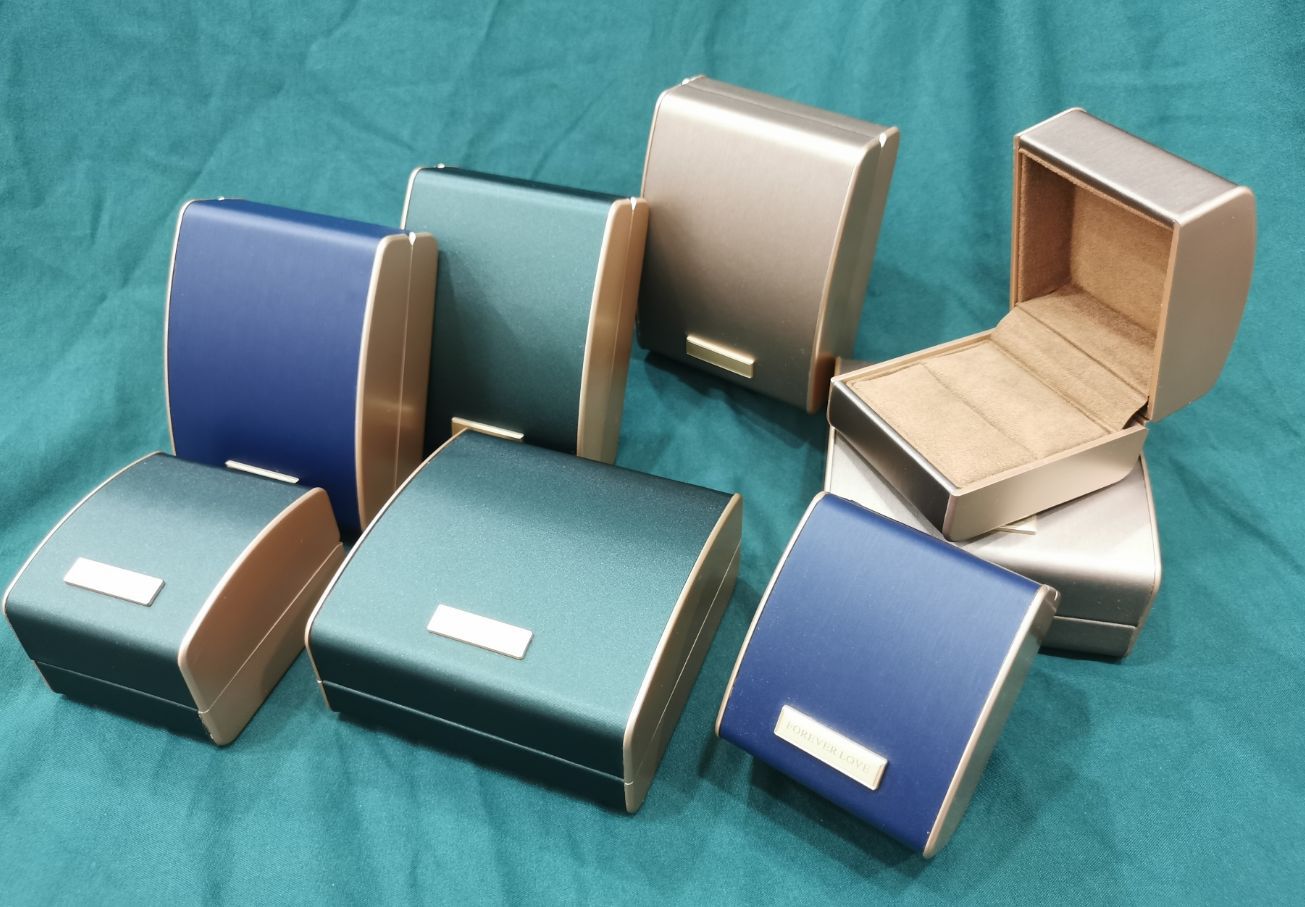 金属边框拉丝皮革首饰盒戒指盒吊坠盒手镯盒轻奢风时尚简约珠宝